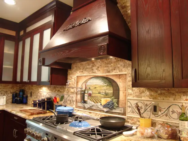 Custom range hood and backsplash